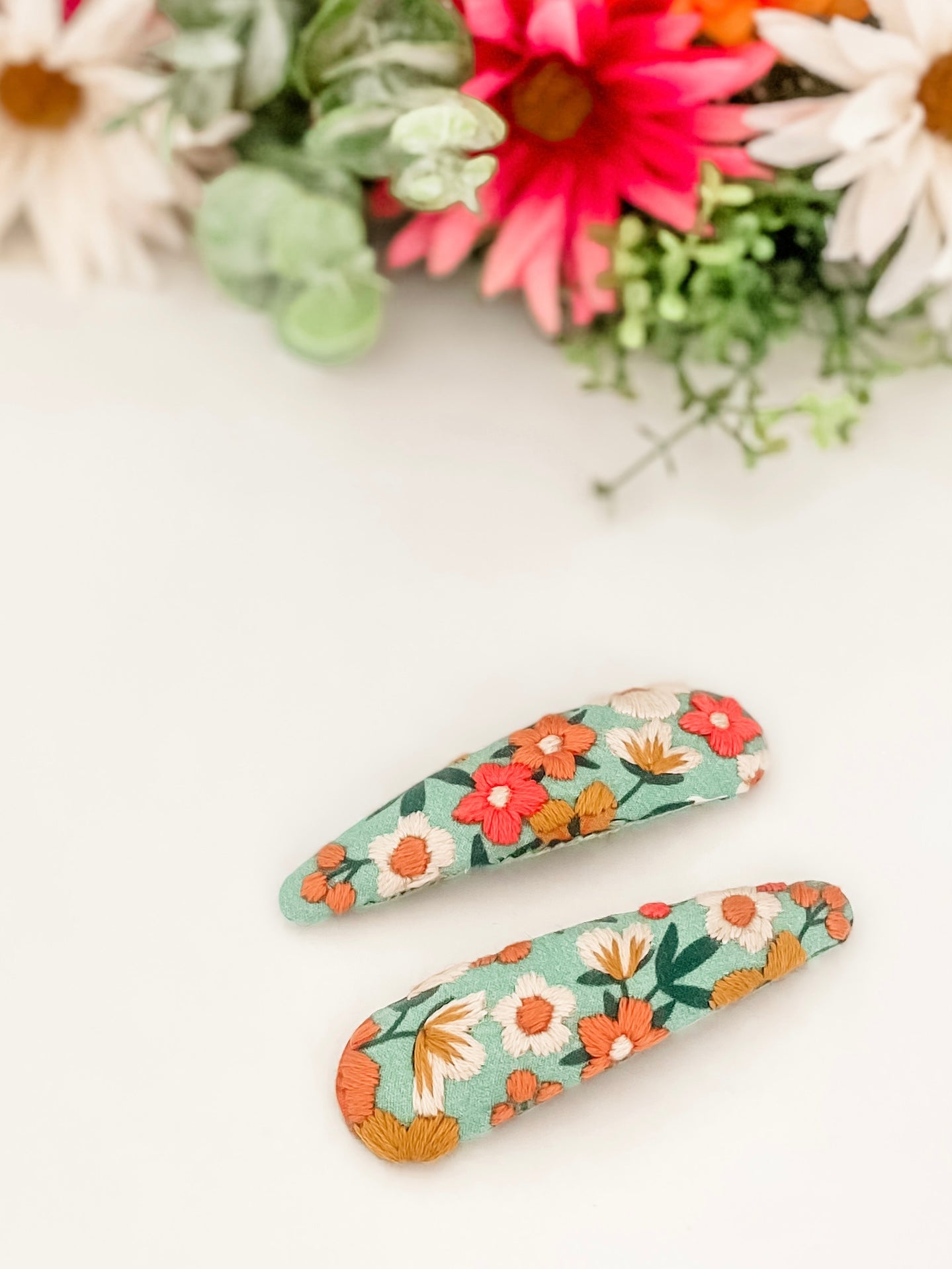 Hand-embroidered Hair clips - Pair