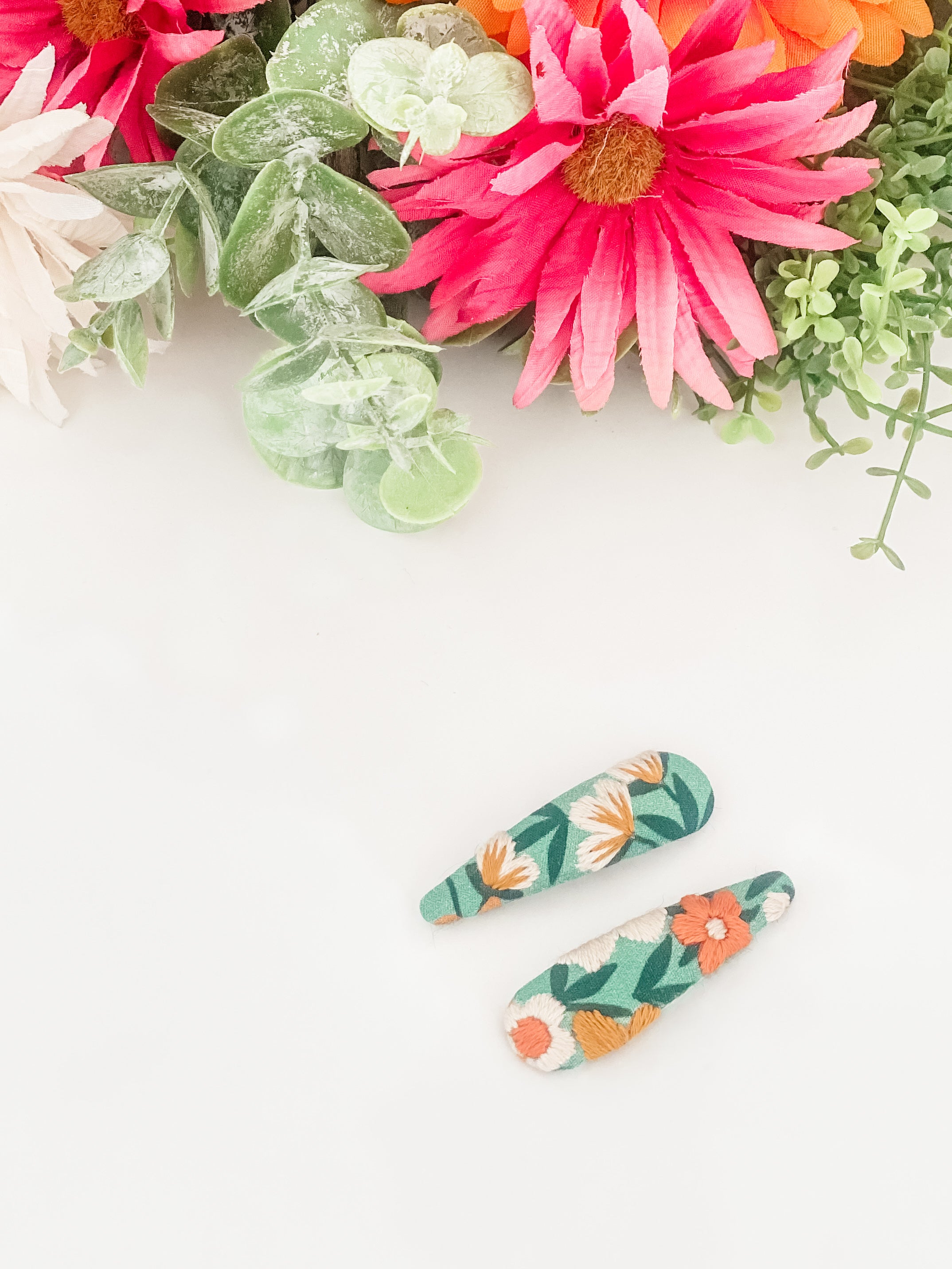 Hand-embroidered Hair clips - Pair