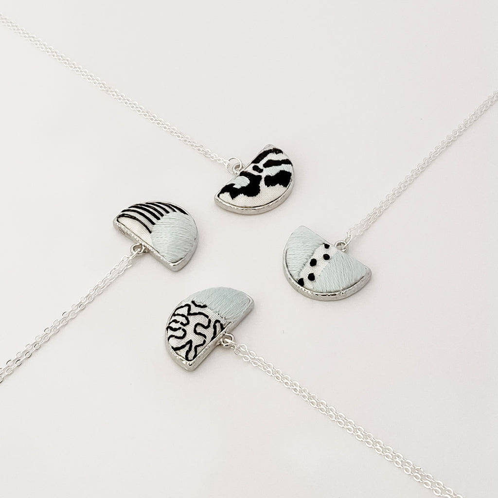 Kuro Embroidered Abstract Necklace – Silver