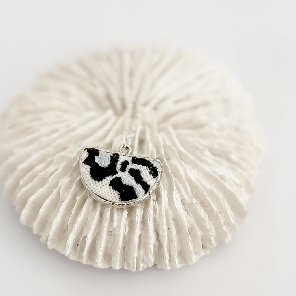 Kuro Collection – Hand-Embroidered Leopard Print Necklace (Silver)