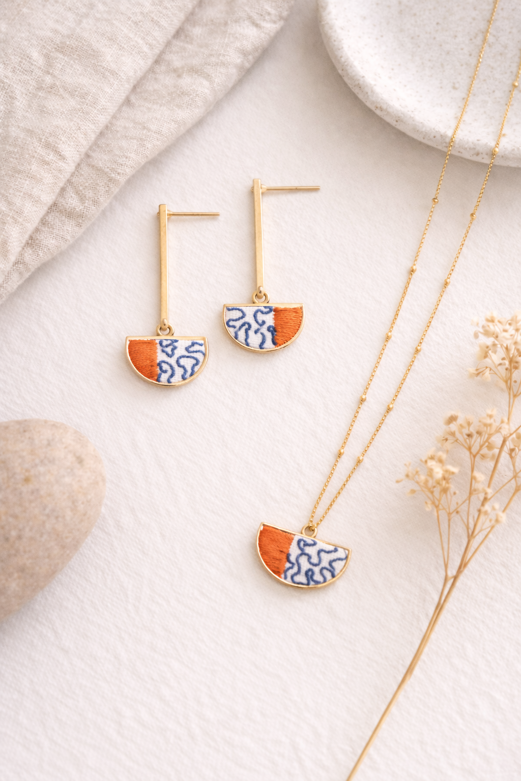 Solana Abstract Lines Necklace